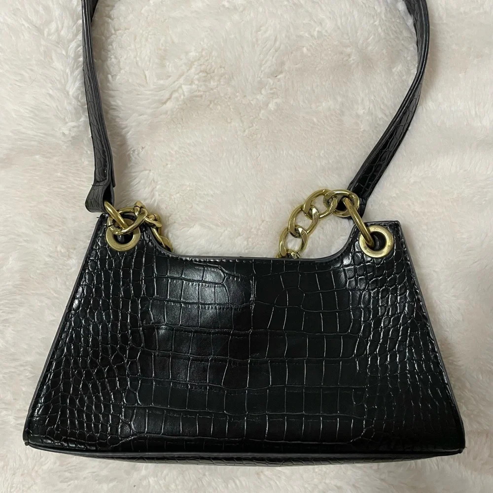 NWOT Amazon Crocodile Black & Gold Chain Shoulder Bag - Picture 6 of 8